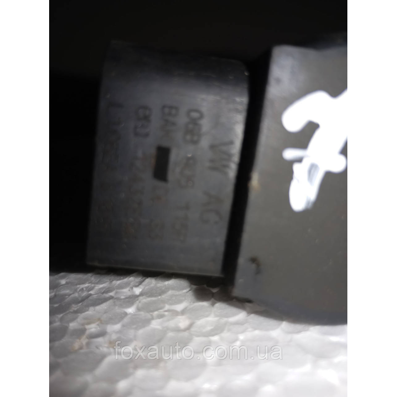 Катушка зажигания Skoda Octavia Volkswagen Passat Golf 06B905115R