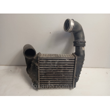 Радиатор інтеркуллєра оригінал VAG 3B0145805J